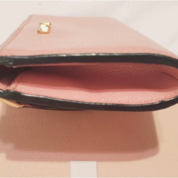 MIU MIU - Pink leather coin purse/wallet. AUTHENTIC and in BEAUTIFUL CONDITION! - Picture 5 of 16